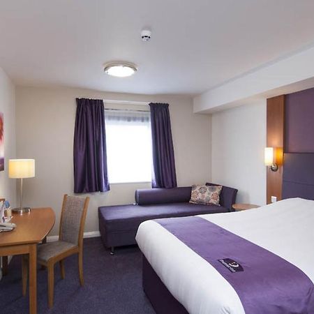 Premier Inn Birmingham City - Aston Esterno foto