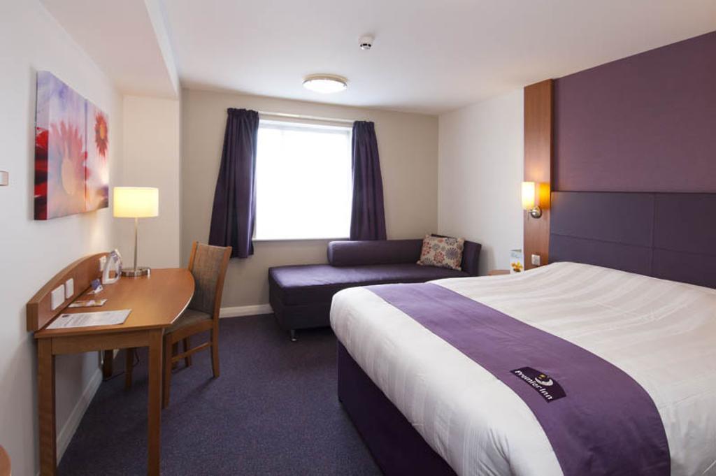 Premier Inn Birmingham City - Aston Esterno foto