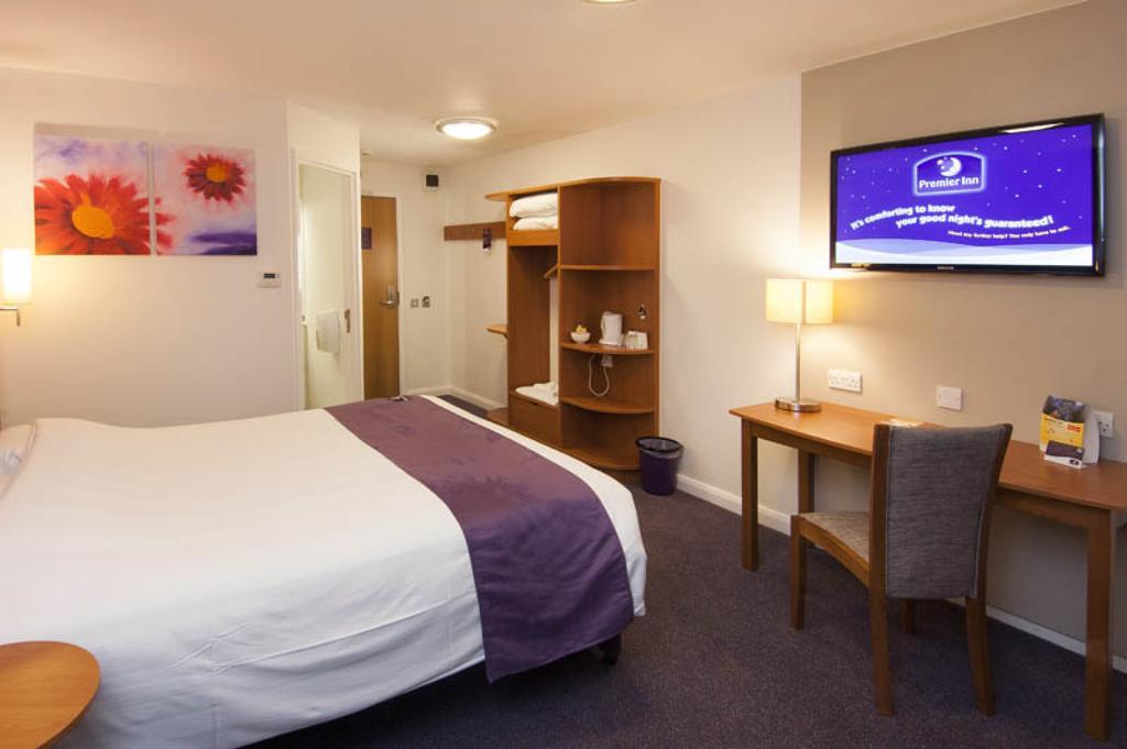 Premier Inn Birmingham City - Aston Esterno foto