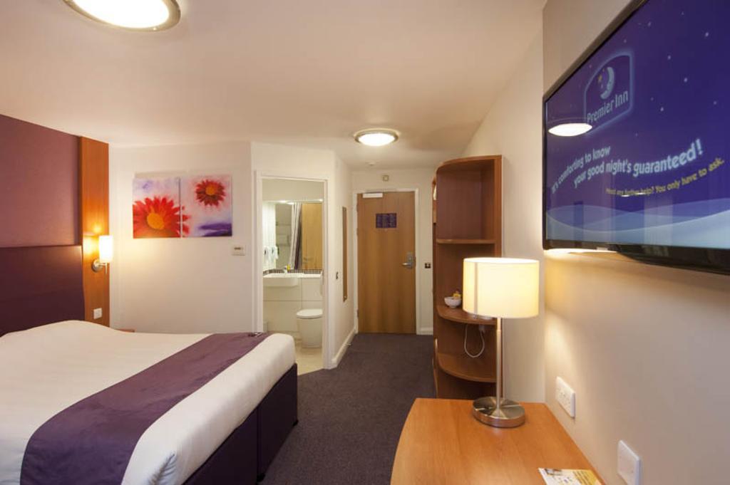 Premier Inn Birmingham City - Aston Esterno foto