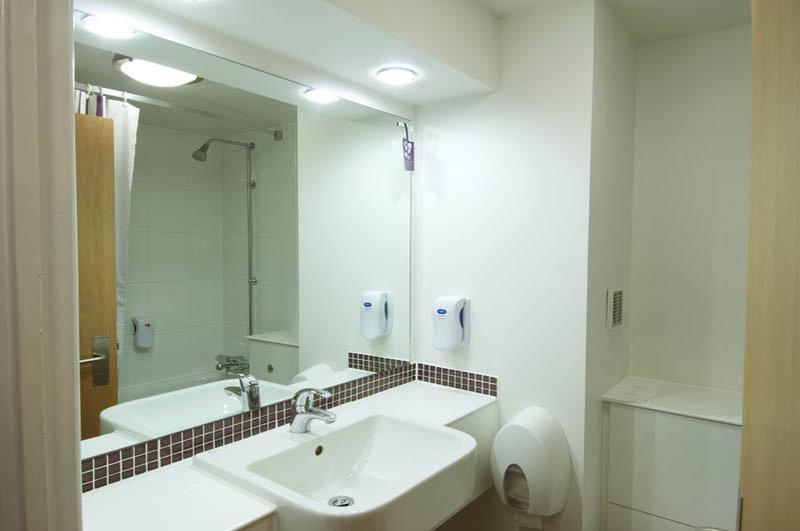 Premier Inn Birmingham City - Aston Esterno foto