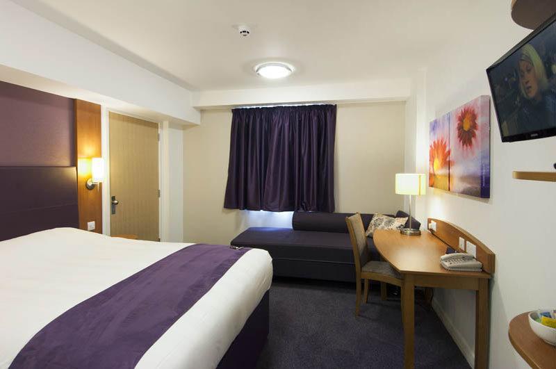Premier Inn Birmingham City - Aston Esterno foto